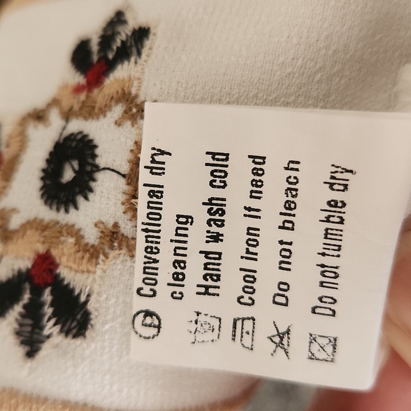 New! White 3/4" embroidered pattern blouse size: large & Xlarge - Picture 10 of 12